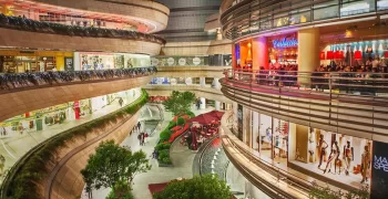 Стоит ли покупать недвижимость рядом с торговыми центрами?