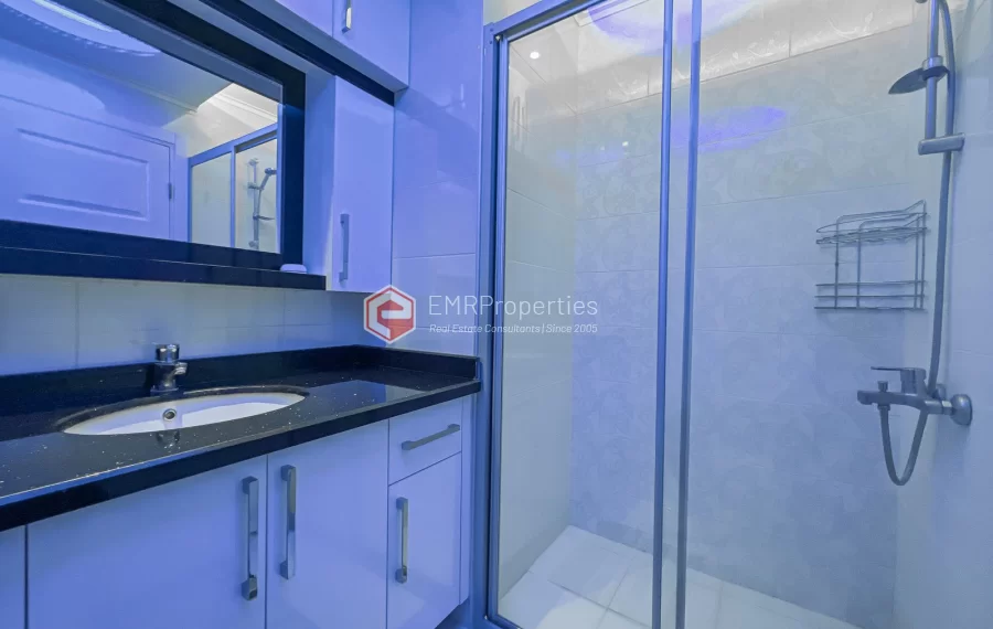 Prodaje se moderan jednosoban stan u pristojnom kompleksu