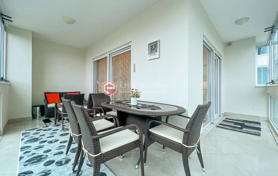 Prodaje se moderan jednosoban stan u pristojnom kompleksu