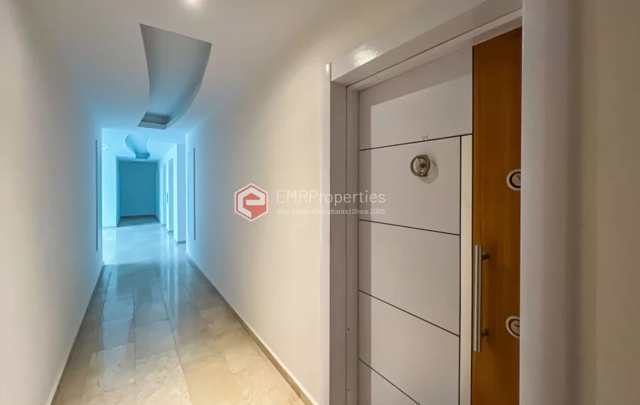 Prodaje se moderan jednosoban stan u pristojnom kompleksu