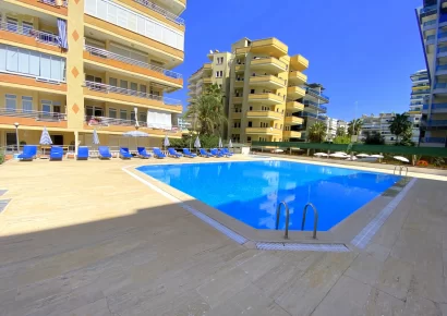 Iznajmljuje se namjesten dvosoban stan uz more u Mahmutlaru