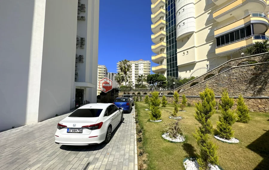 Modern apartment with sea view for sale in Mahmutlar