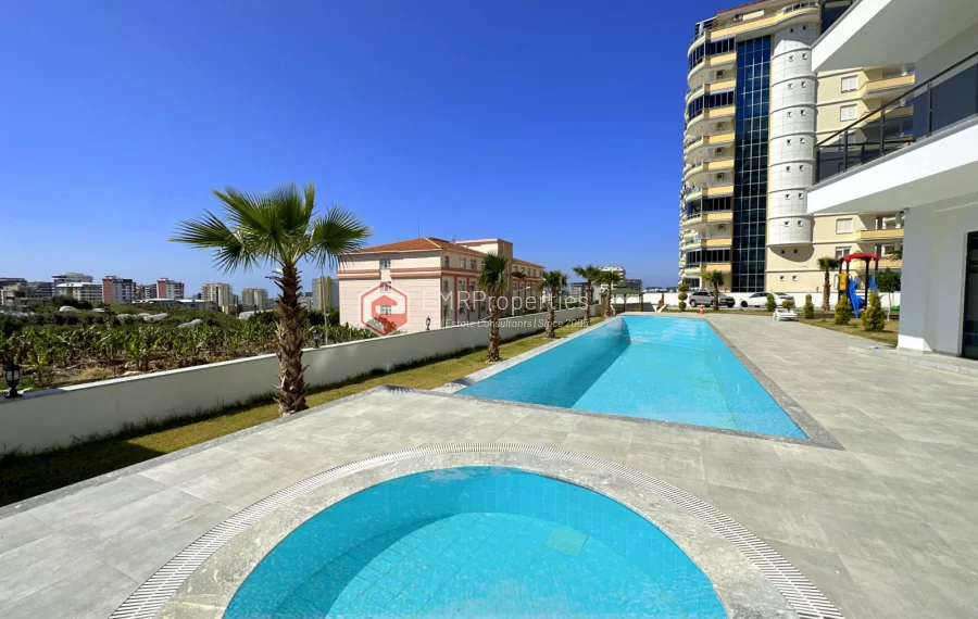 Modern apartment with sea view for sale in Mahmutlar