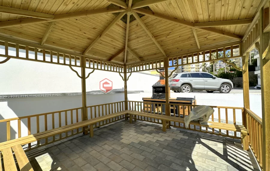 Modern apartment with sea view for sale in Mahmutlar