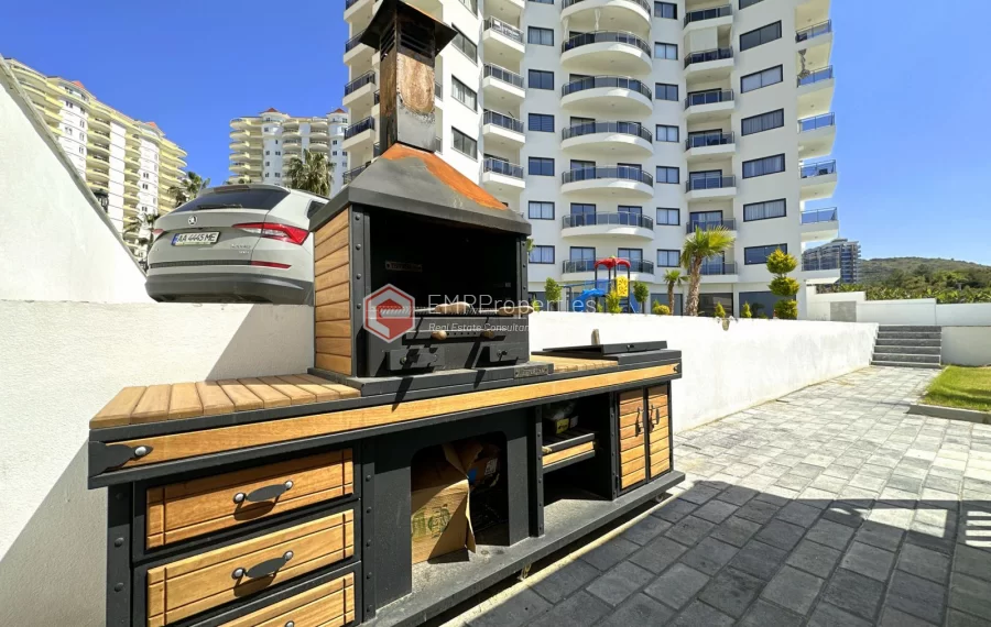 Modern apartment with sea view for sale in Mahmutlar