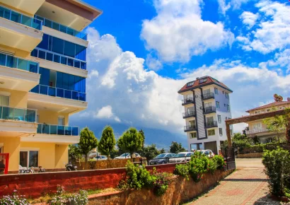 Prodaje se stan u Kestelu s pogledom na vrt i bazen