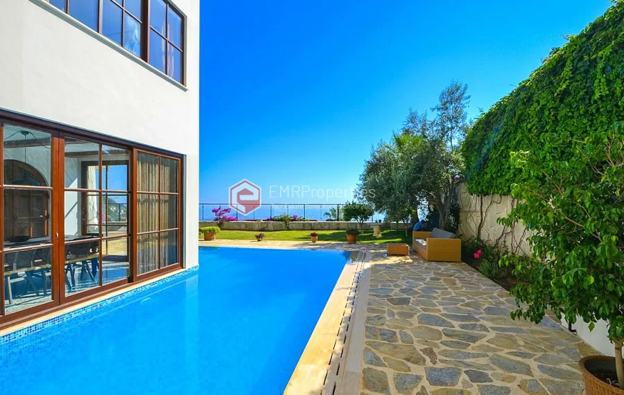 Ultra luksuzna vila na prodaju sa jedinstvenim panoramskim pogledom u Bektašu