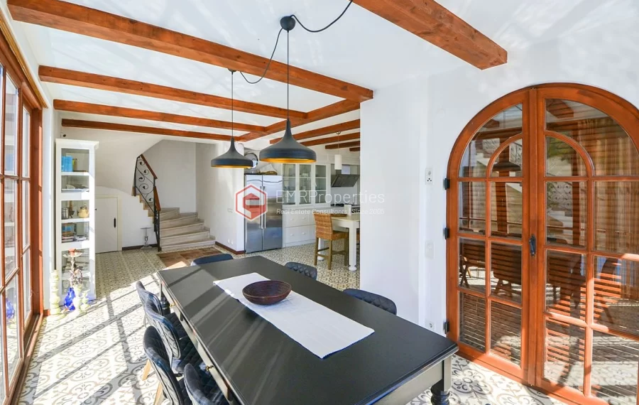 Ultra luksuzna vila na prodaju sa jedinstvenim panoramskim pogledom u Bektašu