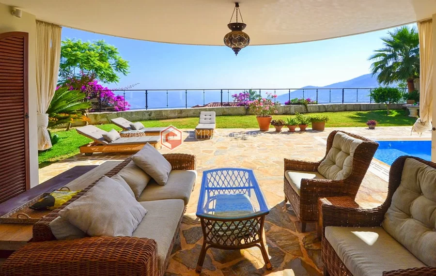 Ultra luksuzna vila na prodaju sa jedinstvenim panoramskim pogledom u Bektašu