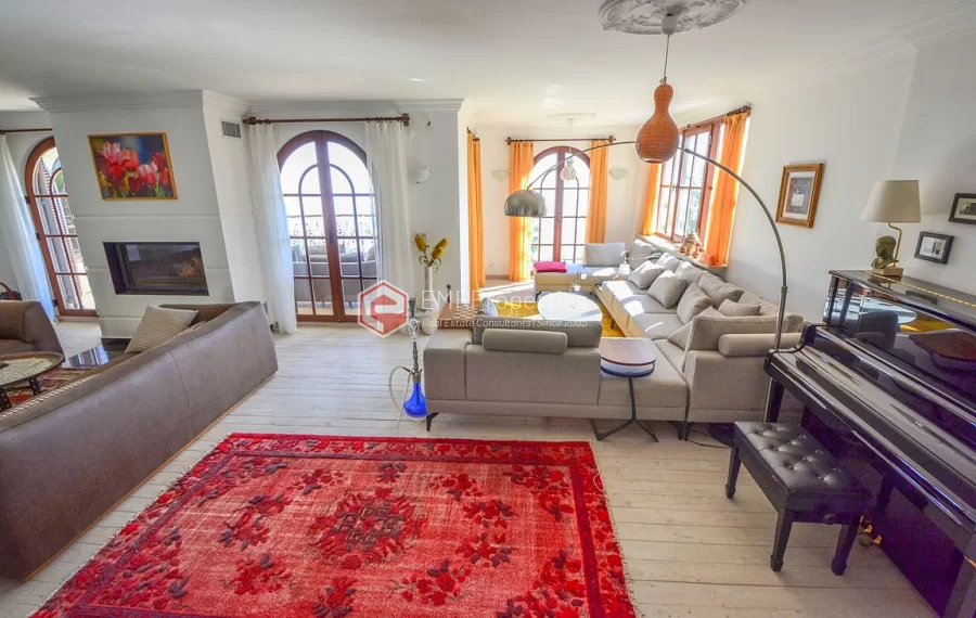 Ultra luksuzna vila na prodaju sa jedinstvenim panoramskim pogledom u Bektašu