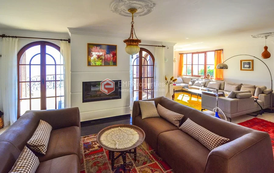 Ultra luksuzna vila na prodaju sa jedinstvenim panoramskim pogledom u Bektašu