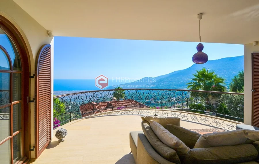 Ultra luksuzna vila na prodaju sa jedinstvenim panoramskim pogledom u Bektašu