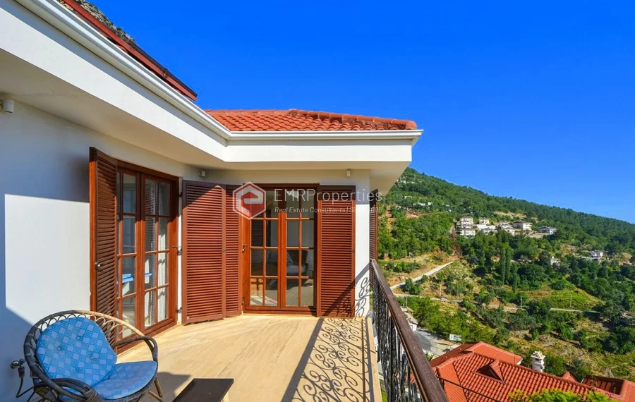 Ultra luksuzna vila na prodaju sa jedinstvenim panoramskim pogledom u Bektašu