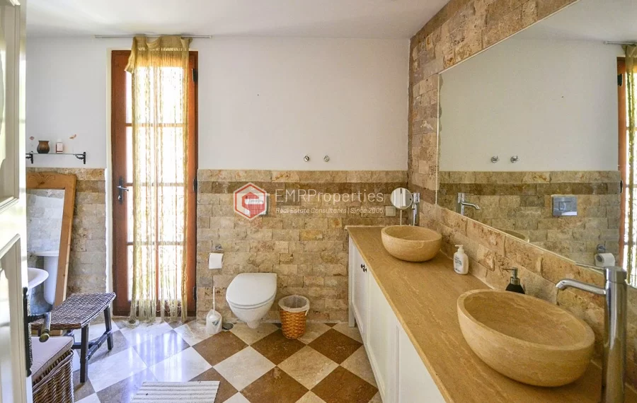 Ultra luksuzna vila na prodaju sa jedinstvenim panoramskim pogledom u Bektašu