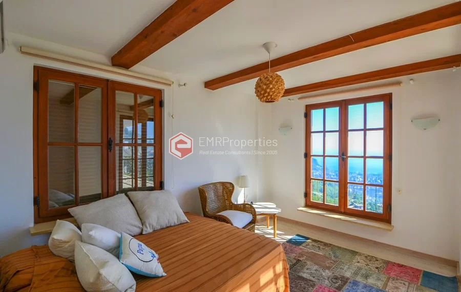 Ultra luksuzna vila na prodaju sa jedinstvenim panoramskim pogledom u Bektašu