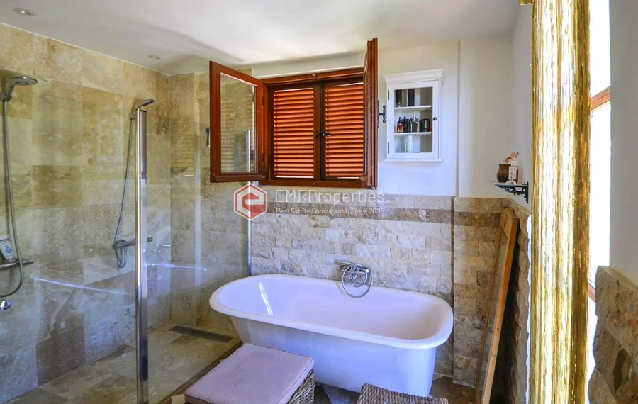 Ultra luksuzna vila na prodaju sa jedinstvenim panoramskim pogledom u Bektašu