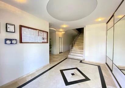 Prodaje se miran vrt dupleks u sigurnom stambenom kompleksu u Kestelu