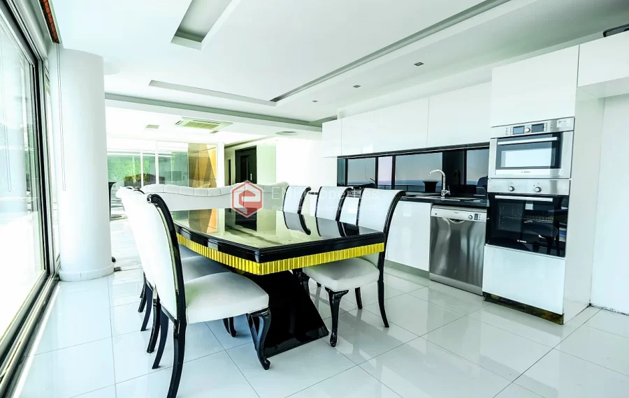 Ekskluzivna dupleks vila sa panoramskim pogledom koji oduzima dah na prodaju u Tepe