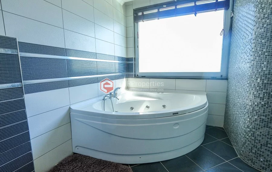 Ekskluzivna dupleks vila sa panoramskim pogledom koji oduzima dah na prodaju u Tepe