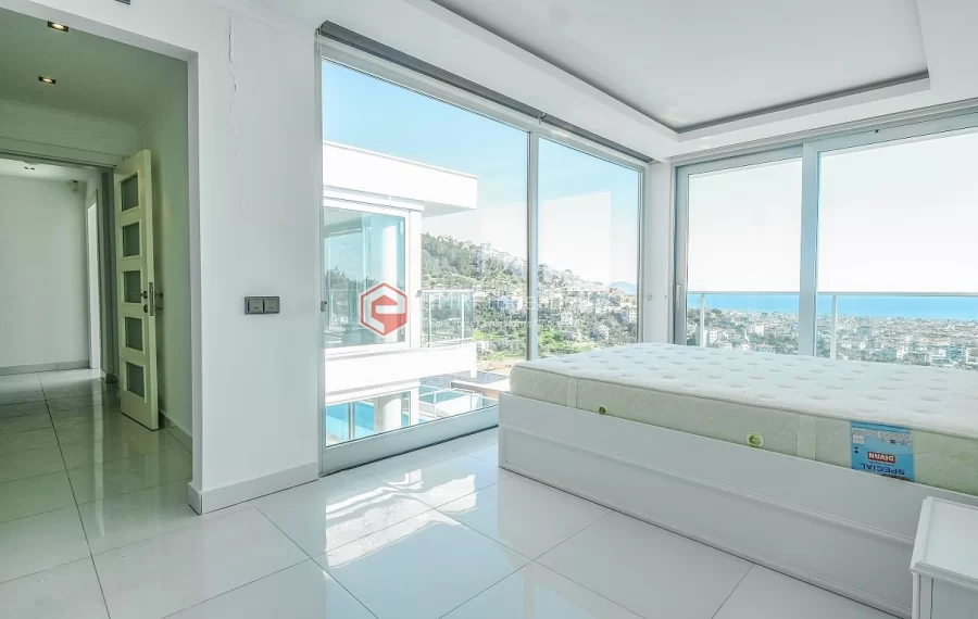 Ekskluzivna dupleks vila sa panoramskim pogledom koji oduzima dah na prodaju u Tepe