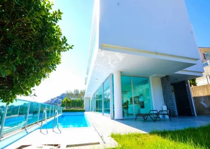 Ekskluzivna dupleks vila sa panoramskim pogledom koji oduzima dah na prodaju u Tepe