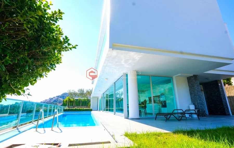 Ekskluzivna dupleks vila sa panoramskim pogledom koji oduzima dah na prodaju u Tepe