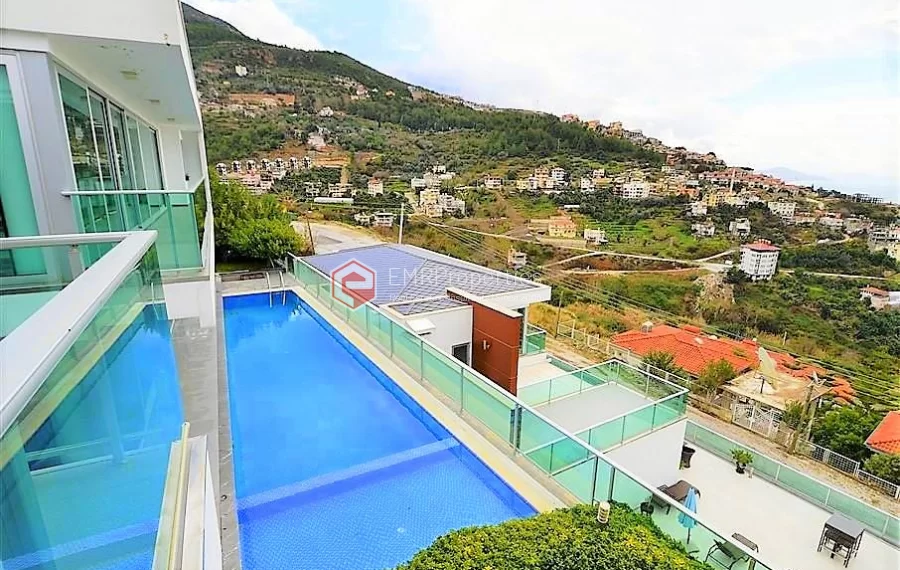 Ekskluzivna dupleks vila sa panoramskim pogledom koji oduzima dah na prodaju u Tepe