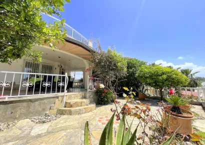 Pristupacna samostojeca vila s velikim vrtom i terasom na prodaju u Turkleru