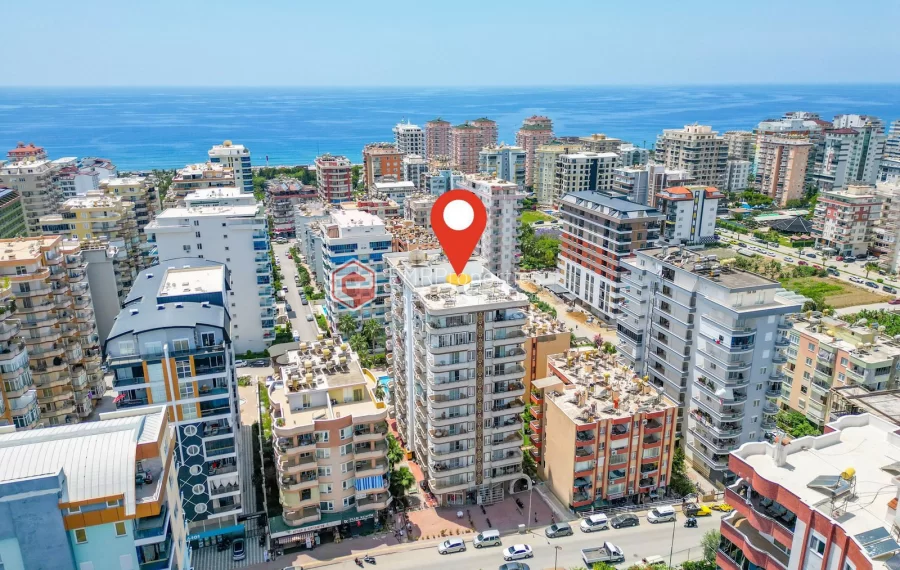 Prodaje se stan s pogledom na more i grad u centru Mahmutlara