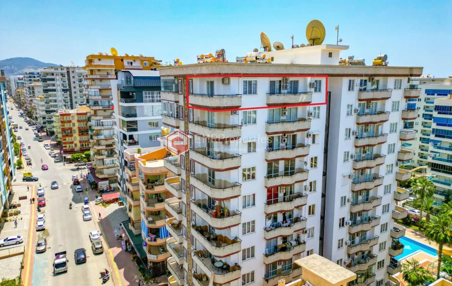 Prodaje se stan s pogledom na more i grad u centru Mahmutlara