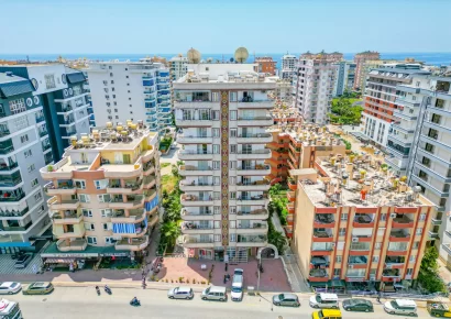 Prodaje se stan s pogledom na more i grad u centru Mahmutlara