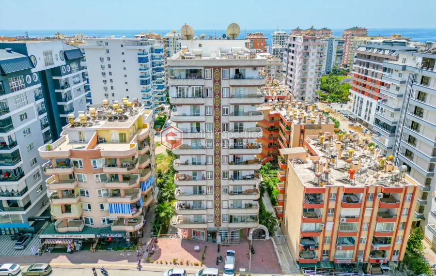 Prodaje se stan s pogledom na more i grad u centru Mahmutlara
