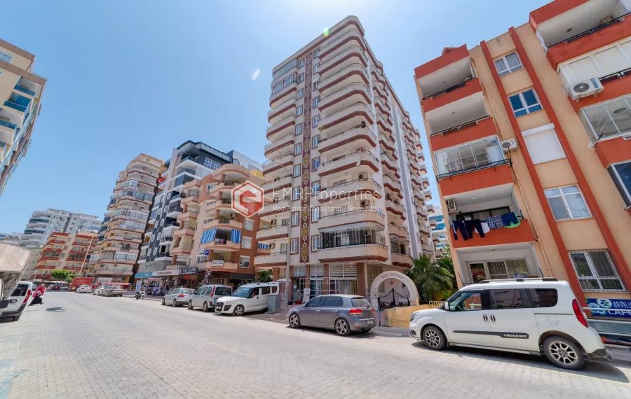 Prodaje se stan s pogledom na more i grad u centru Mahmutlara