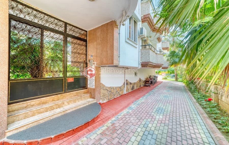 Prodaje se stan s pogledom na more i grad u centru Mahmutlara