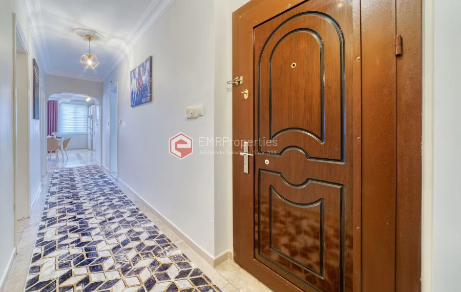 Prodaje se stan s pogledom na more i grad u centru Mahmutlara