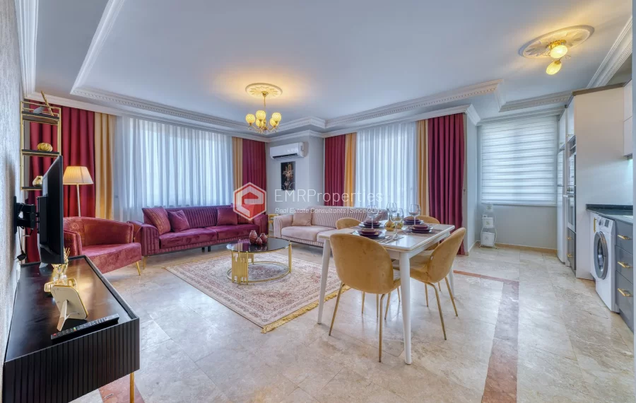 Prodaje se stan s pogledom na more i grad u centru Mahmutlara