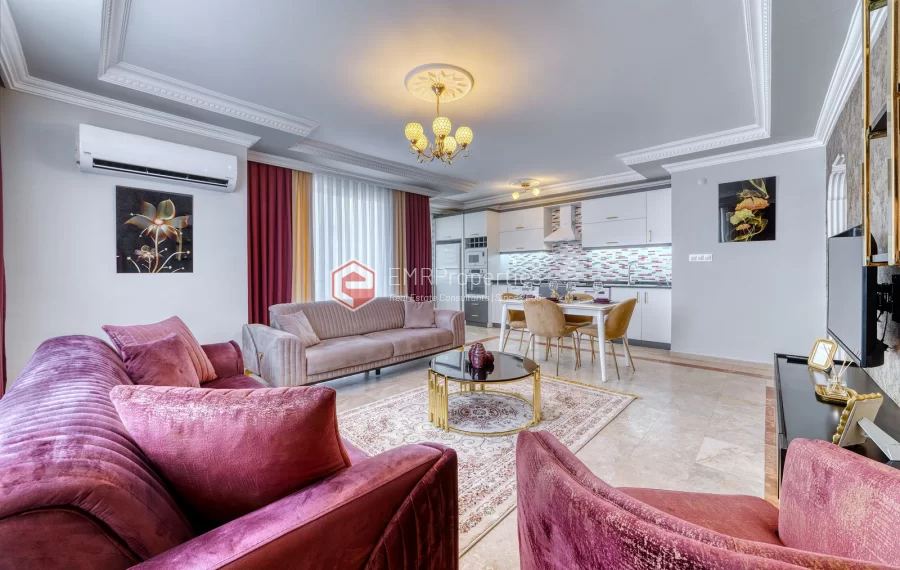 Prodaje se stan s pogledom na more i grad u centru Mahmutlara