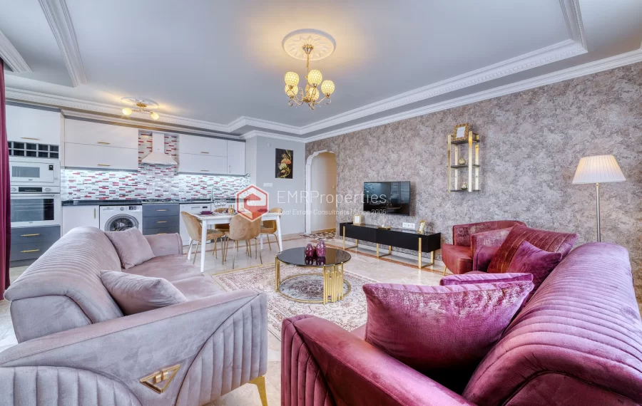 Prodaje se stan s pogledom na more i grad u centru Mahmutlara