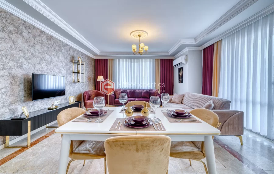 Prodaje se stan s pogledom na more i grad u centru Mahmutlara