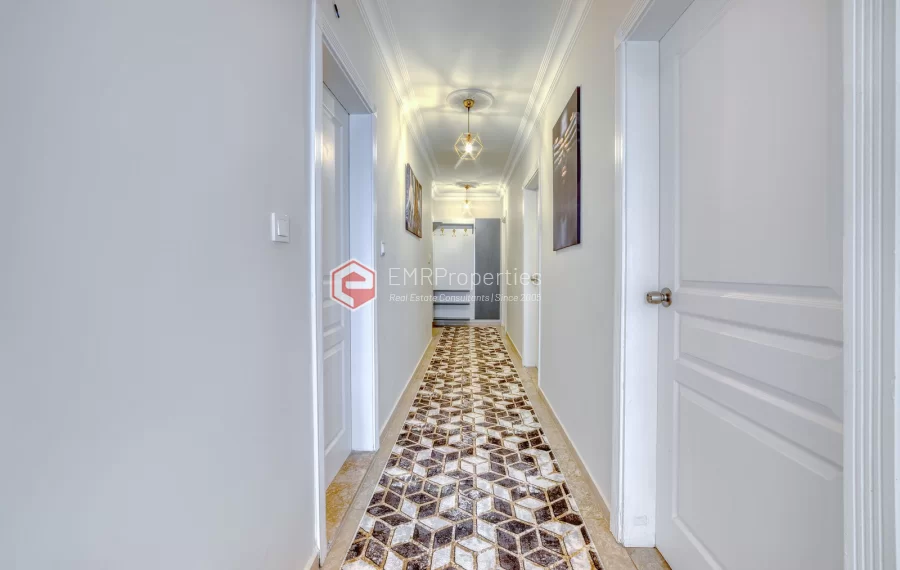 Prodaje se stan s pogledom na more i grad u centru Mahmutlara