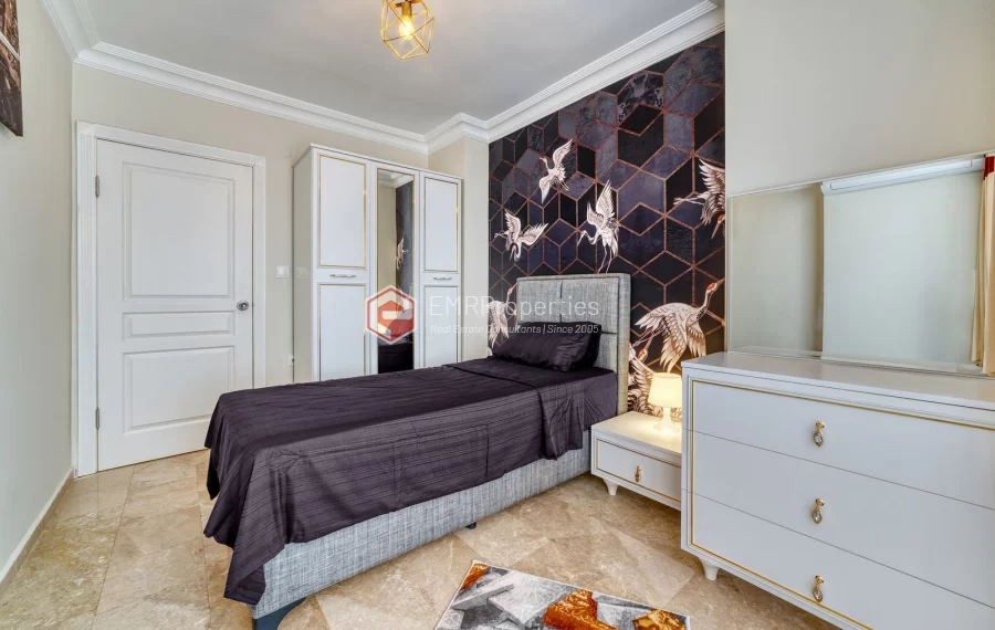 Prodaje se stan s pogledom na more i grad u centru Mahmutlara