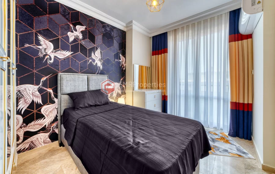 Prodaje se stan s pogledom na more i grad u centru Mahmutlara