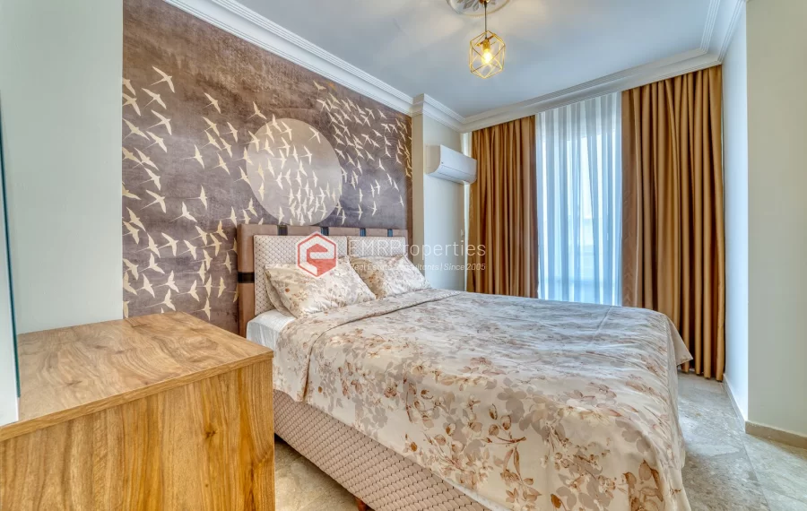 Prodaje se stan s pogledom na more i grad u centru Mahmutlara