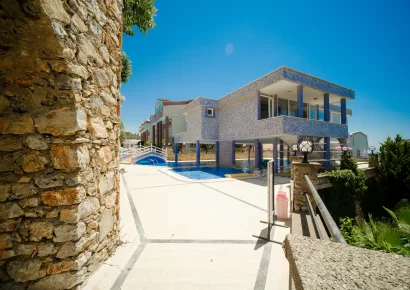 3 sobe sa pogledom na more i dvorac na prodaju u Bektasu