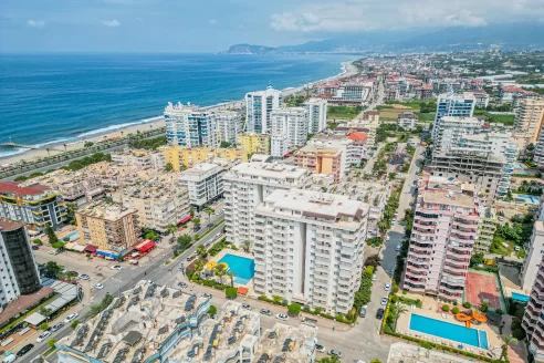 Prodaje se trosoban stan s prekrasnim pogledom na more na Mahmutlaru