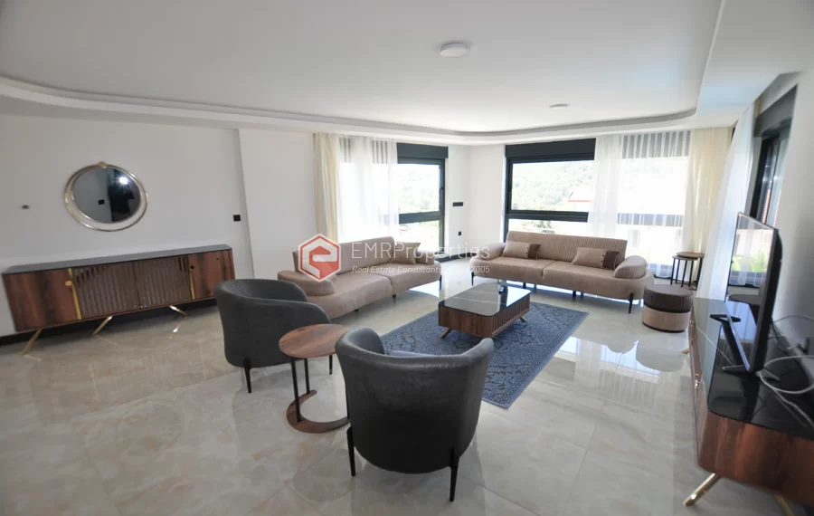 Sanjava vila sa 8 spavacih soba na prodaju u Kargicaku Alanji