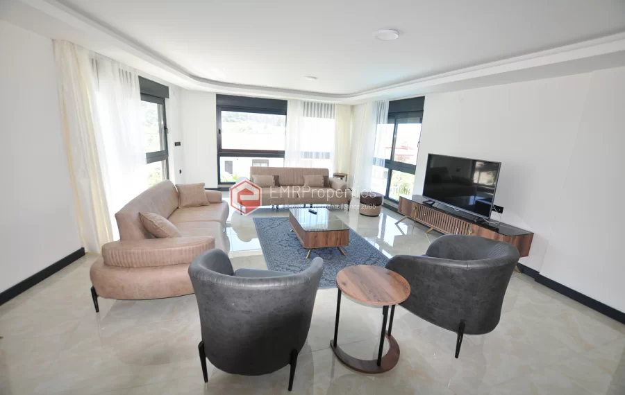 Sanjava vila sa 8 spavacih soba na prodaju u Kargicaku Alanji