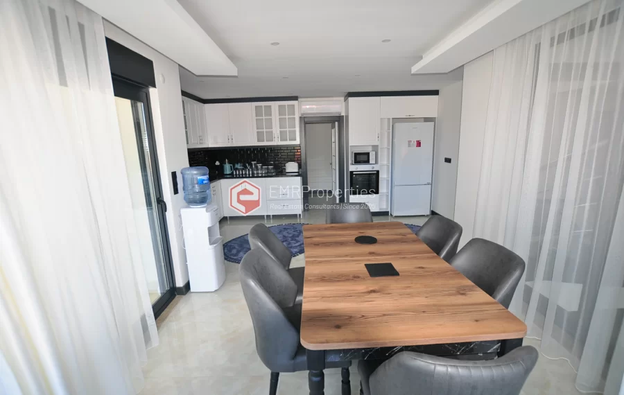 Sanjava vila sa 8 spavacih soba na prodaju u Kargicaku Alanji