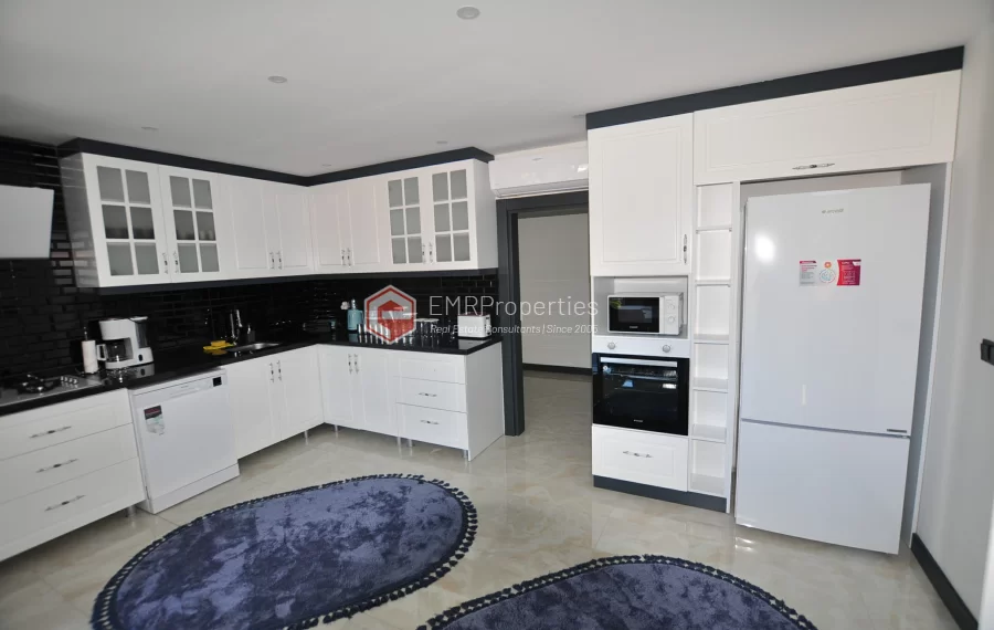 Sanjava vila sa 8 spavacih soba na prodaju u Kargicaku Alanji