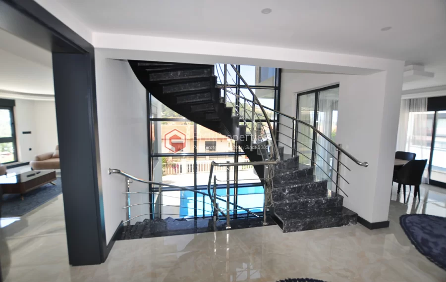 Sanjava vila sa 8 spavacih soba na prodaju u Kargicaku Alanji